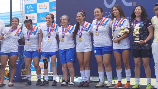 Las Profes de Osorno y Recasur de Punta Arenas ganaron torneo de fútbol 7 e irán al 