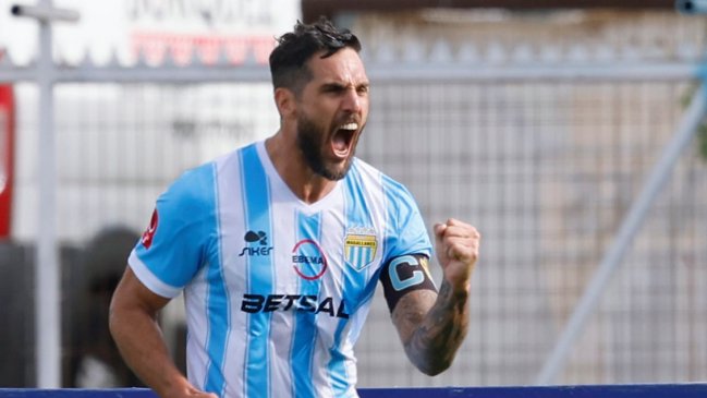 Deportes Concepción encamina la incorporación de Joaquín Larrivey