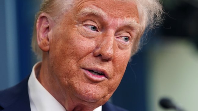 Trump culpa al helicóptero y programas de diversidad de Obama y Biden por accidente aéreo