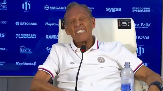 [VIDEO] Russo suspendió conferencia de prensa por violenta irrupción de hinchas de Gimnasia