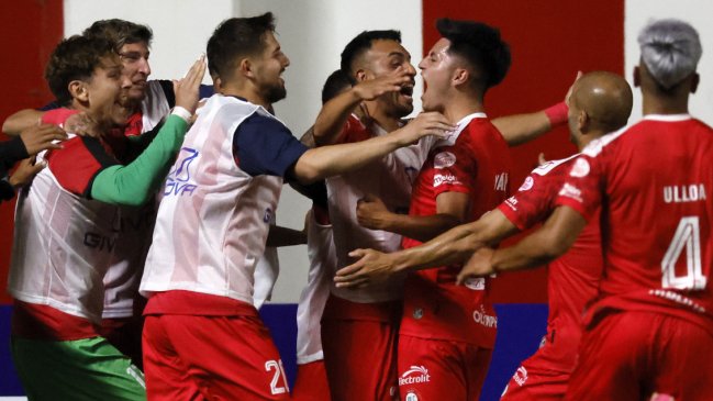Unión La Calera se hizo fuerte de local y se impuso ante Everton en la Copa Chile