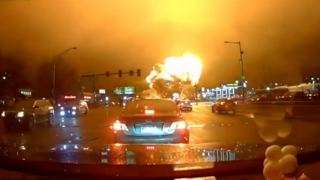 Al menos 6 muertos tras chocar un avión pequeño en zona urbana de Filadelfia