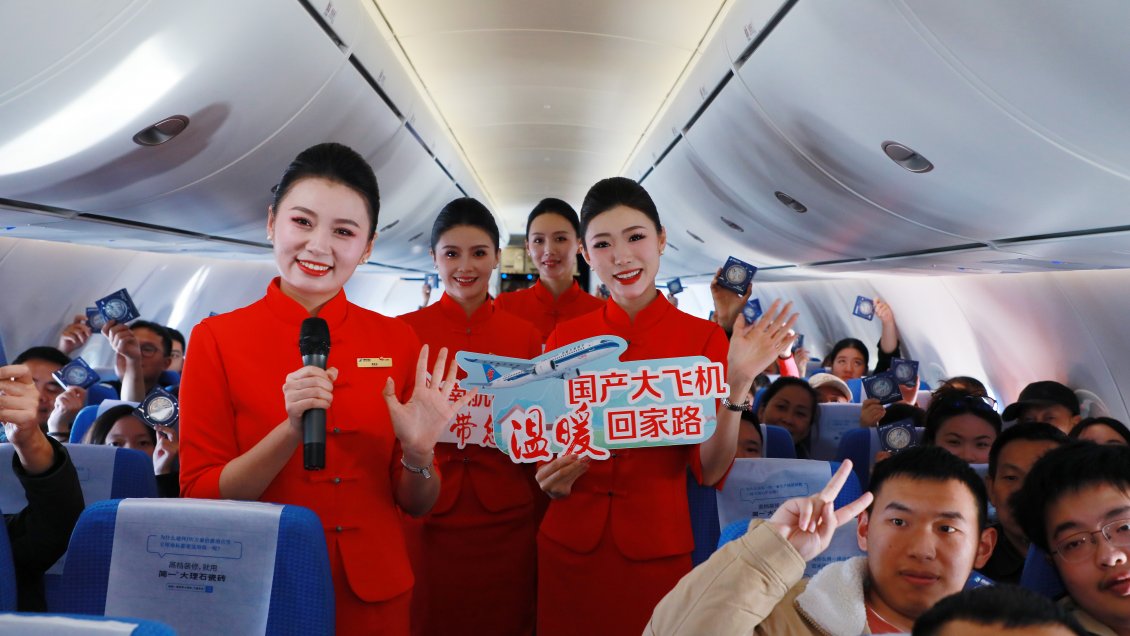 De las motocicletas al avión C919, la evolución de la temporada alta de viajes en China