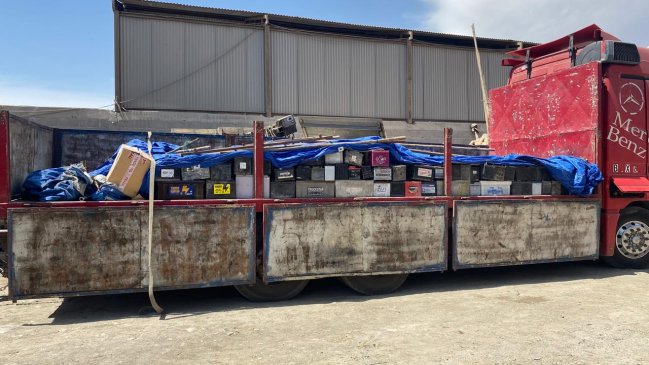 Detuvieron a mujer que tenía más de 24 toneladas de baterías en su casa