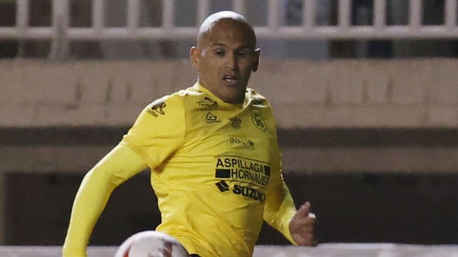 Humberto Suazo superó su lesión y volvió a las canchas con San Luis de Quillota