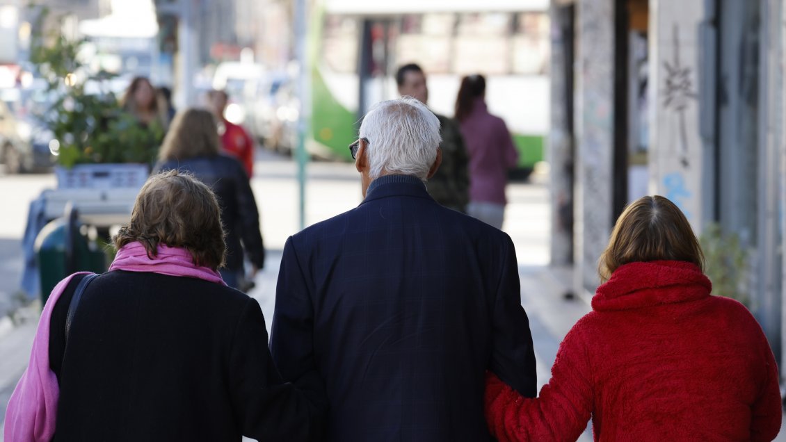 Un 92% de las personas cuidadoras son mujeres y más del 70% no recibe sueldo, reveló estudio