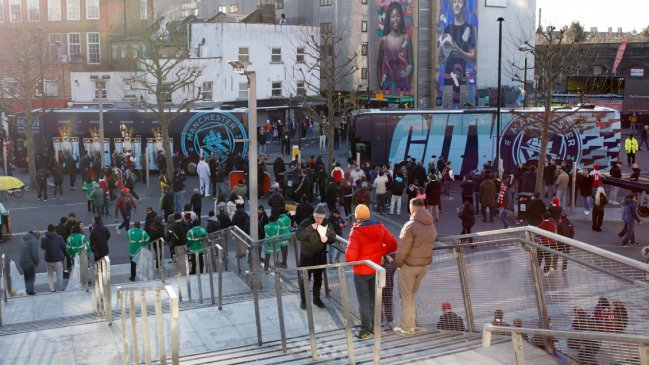 Grupo de hinchas de Manchester City se rebelaron ante posible alza de precio de las entradas