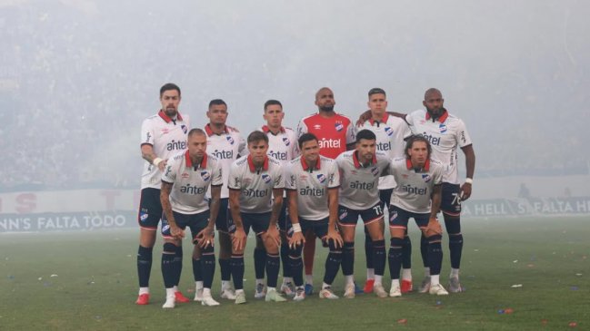 Nacional de Eduardo Vargas recibe a Peñarol por la liga uruguaya