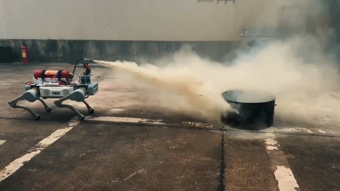 Bomberos del centro de China suman a su equipo de rescate un 