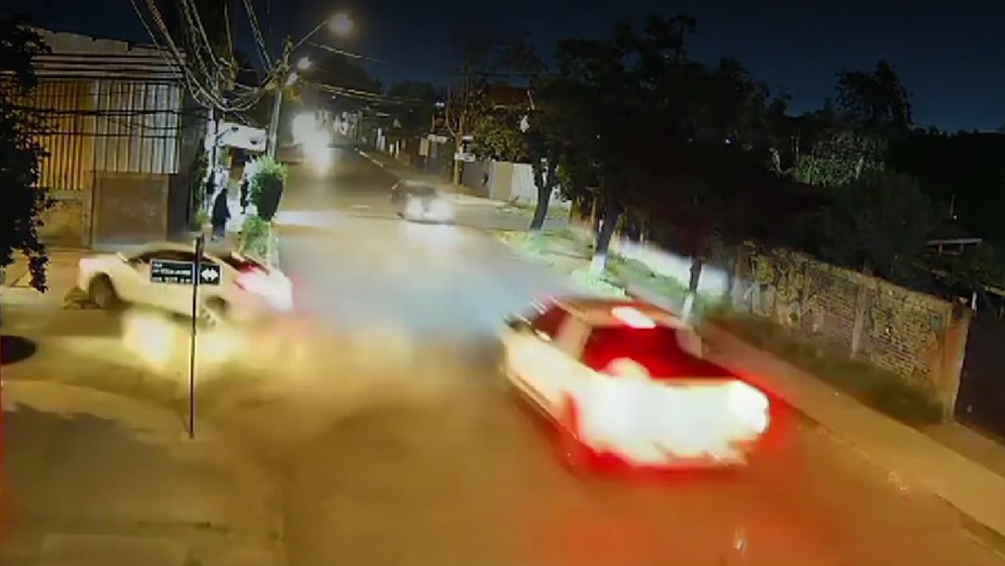 Conductor ebrio chocó, intentó atropellar a carabineros y protagonizó extensa persecución