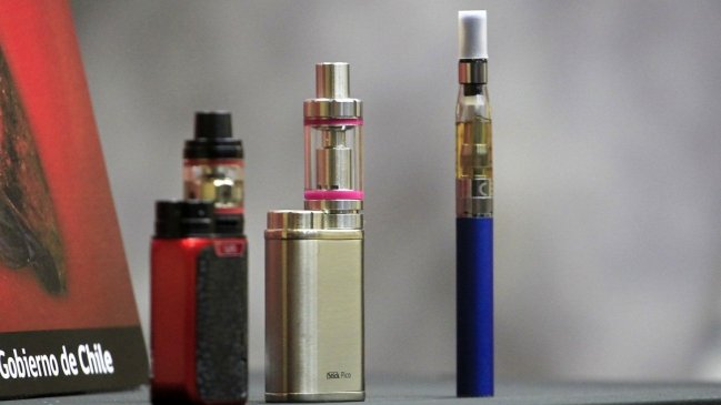 Vapeadores deberán incorporar advertencia sobre su potencial adicción