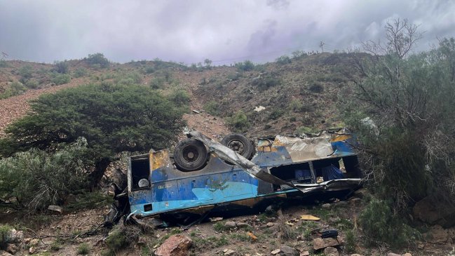 Al menos 31 fallecidos tras la caída de un autobús a un barranco en Bolivia