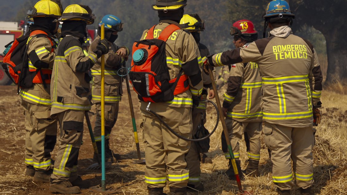 Ministro arremete contra 