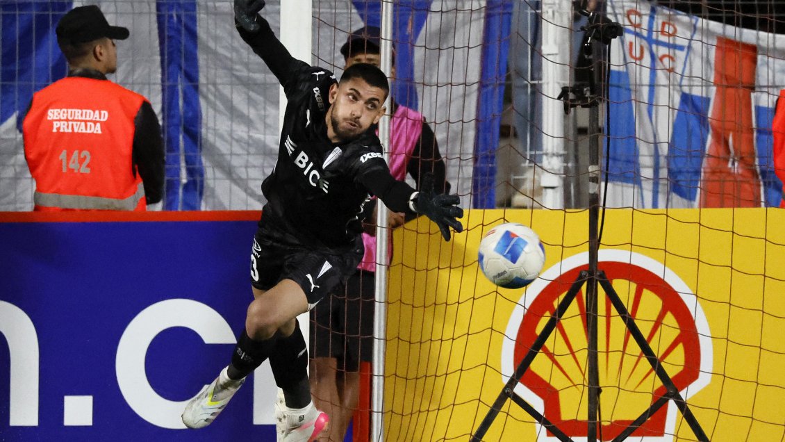 La UC evalúa fichar otro arquero tras lesión de Thomas Gillier