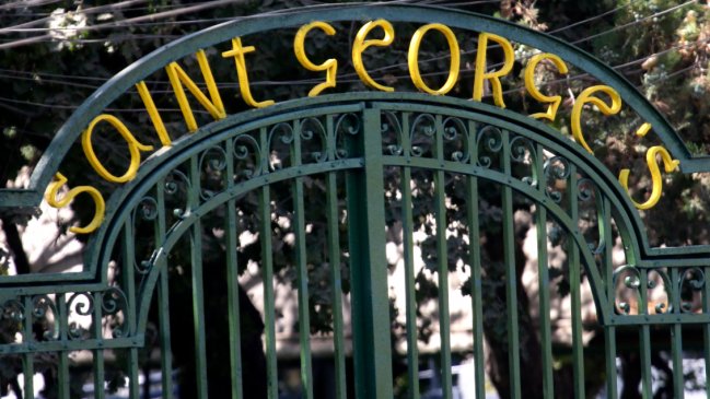 Suprema revirtió expulsión de alumnos del Saint George's que alteraron fotos de compañeras con IA