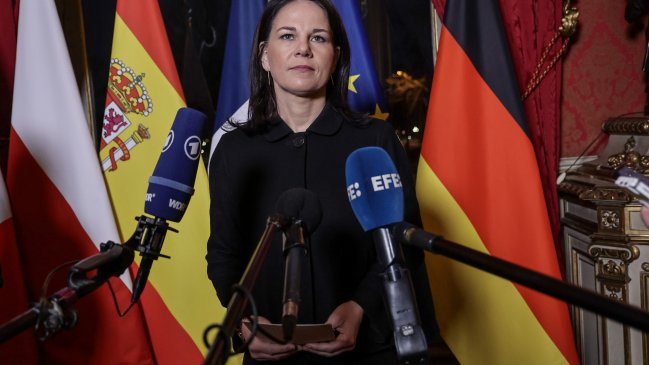 Ministra de Exteriores alemana revela haber sufrido acoso cuando era niña