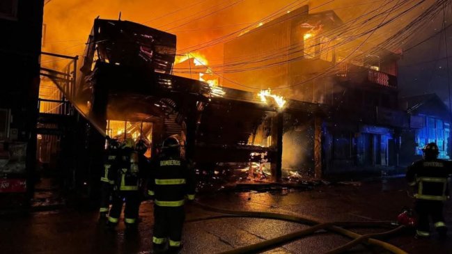 Más de 40 locales comerciales destruidos por un incendio en Ancud