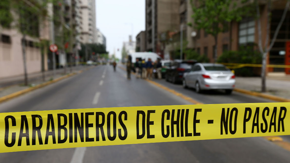 No descartan asesinato: Investigan muerte de mujer que cayó de edificio en Santiago