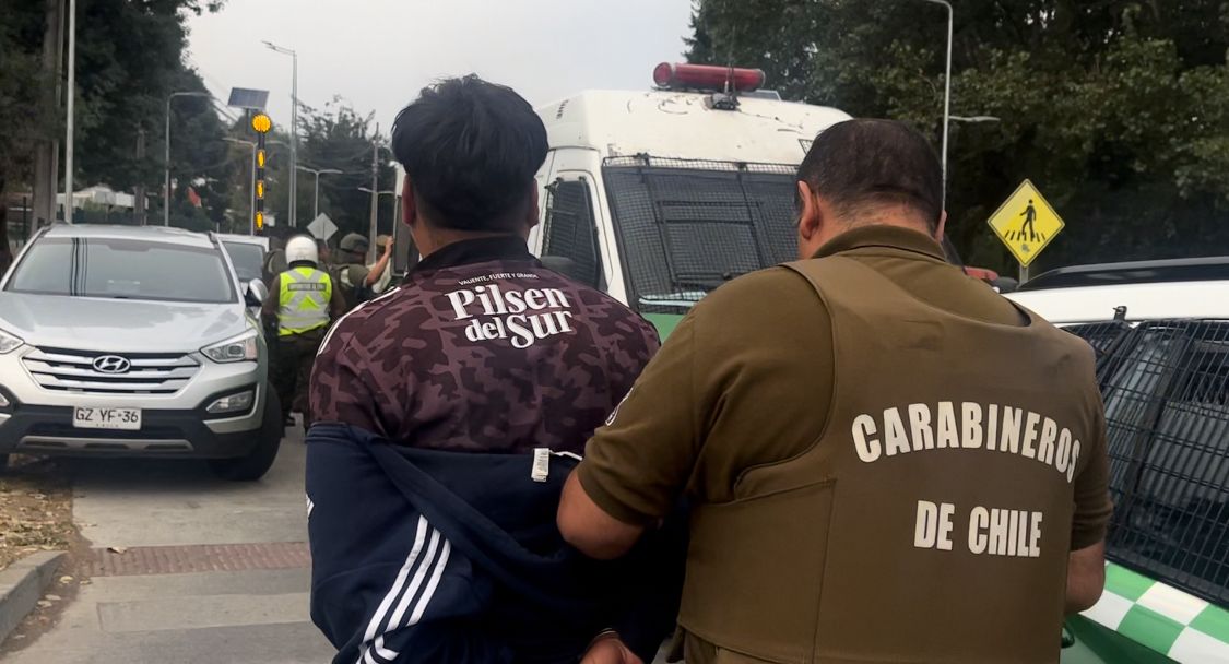 Carabineros recuperó camión robado y detuvo a tres sujetos en La Pintana