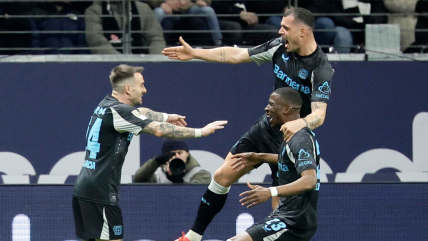   Bayer Leverkusen goleó a Eintracht Frankfurt y sigue en la pelea por el título de la Bundesliga 