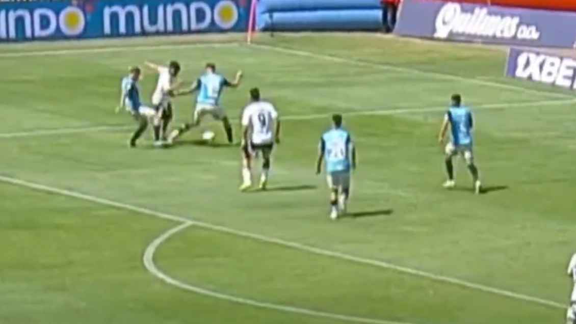 [VIDEO] La falta contra Aquino en el área de Huachipato que derivó en penal para Colo Colo