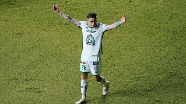 Echeverría mantuvo a León como puntero con un agónico gol ante Tijuana