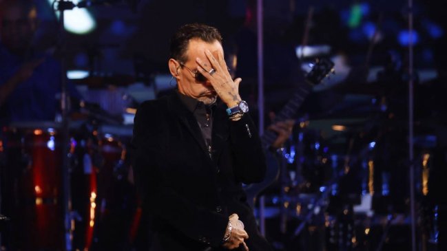 Marc Anthony recibió botellazo en pleno concierto en Medellín