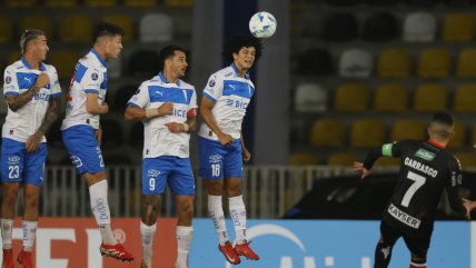   [VIDEO] Palestino sorprendió de entrada a la UC con un golazo de tiro libre de Bryan Carrasco 