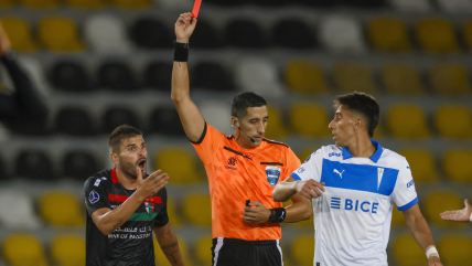   [VIDEO] Palestino sufrió la expulsión de Julián Fernández por un planchazo ante la UC 