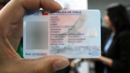   Fue a renovar su carnet y recibió el documento con foto y firma de cuando tenía 9 años 