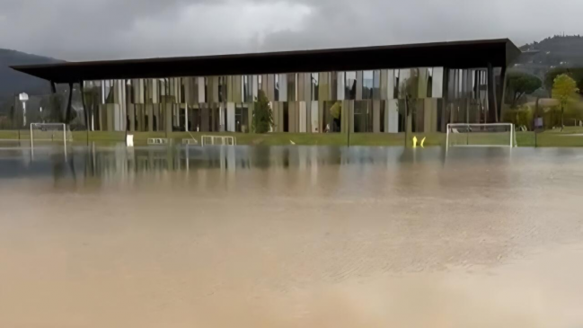 Cancha de entrenamiento de Fiorentina se inundó por temporal en Toscana