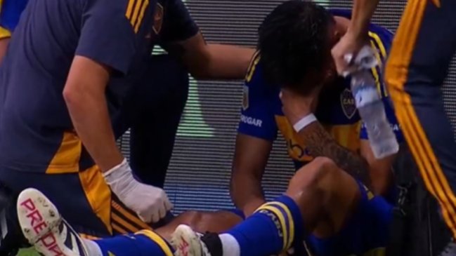 [VIDEO] Williams Alarcón llegó con muletas a la clínica y deberá ser operado