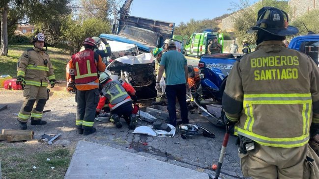 Accidente de tránsito dejó a casi 800 clientes sin electricidad en Las Condes