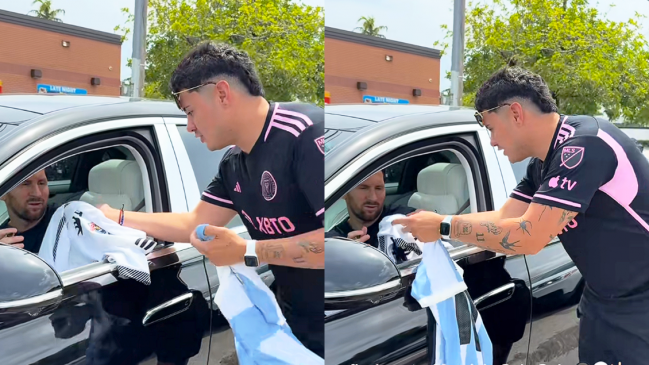 [VIDEO] Messi recibió una camiseta de Colo Colo como regalo mientras firmaba autógrafos