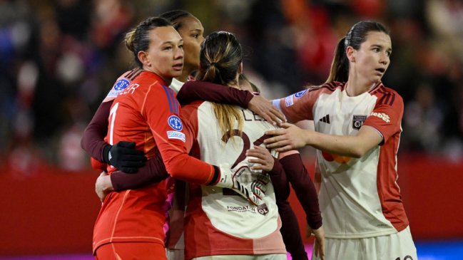 [VIDEO] El gran gesto de Christiane Endler con una hincha chilena en la Champions