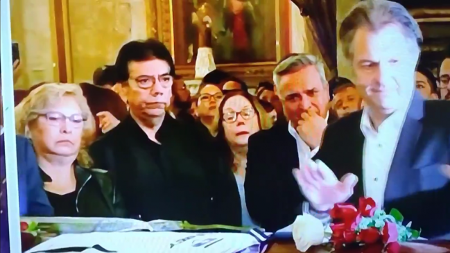 [VIDEO] Anibal Mosa dejó la camiseta de Colo Colo en el féretro de Tommy Rey