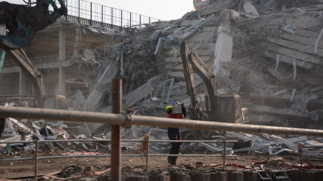 Bangkok busca supervivientes entre escombros de un edificio 24 horas después del terremoto