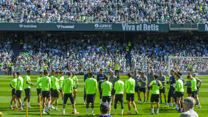   Betis de Pellegrini recibió masivo apoyo de sus hinchas previo al clásico frente a Sevilla 