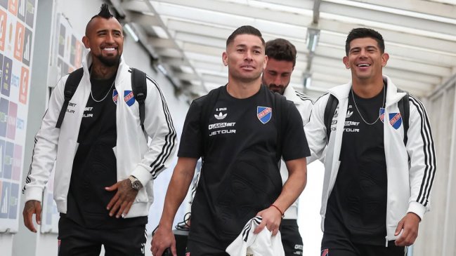 Colo Colo tomó rumbo a Colombia para su debut por la Copa Libertadores