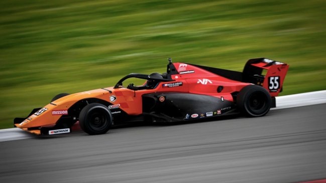 Nicolás Ambiado se estrenó con un triunfo en la Fórmula Regional Américas