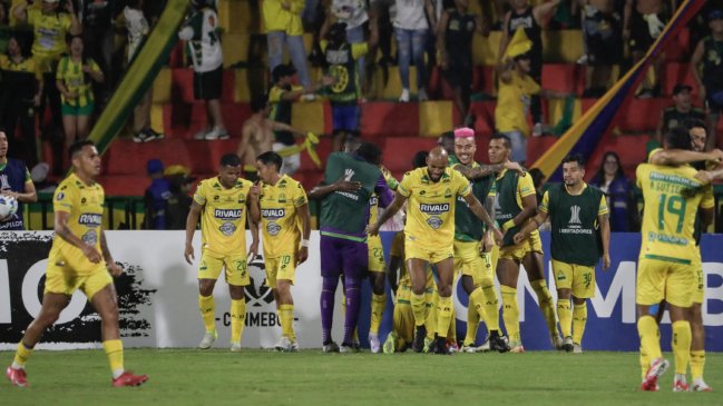 [VIDEO] Bucaramanga golpeó a la dormida defensa de Colo Colo con goles de Londoño y Pons
