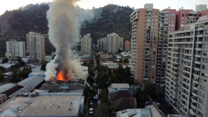   Bomberos controló gran incendio en cité y locales de Recoleta 