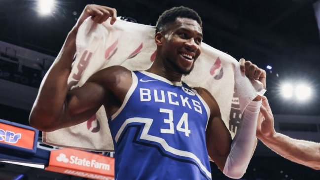 Antetokounmpo arrolló a los 76ers con 35 puntos