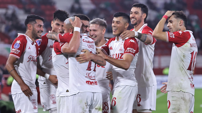 Huracán de Leonardo Gil goleó a Racing de Montevideo en la Sudamericana