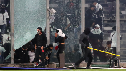   La grave invasión de barristas de Colo Colo que paralizó el duelo con Fortaleza 