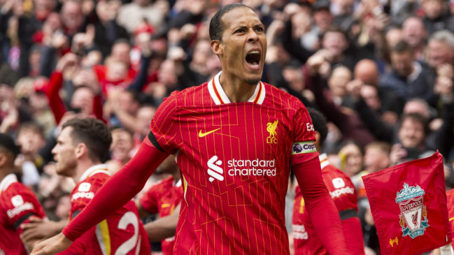 Liverpool derrotó en el final a West Ham para dar un nuevo paso hacia el título