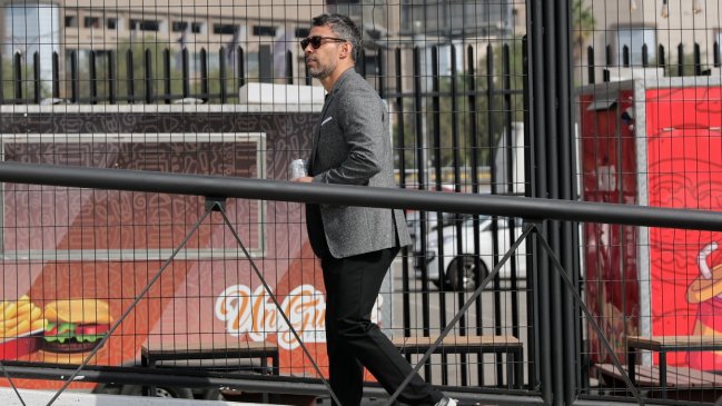 Jorge Valdivia reapareció en la escena pública y dijo presente en el Monumental