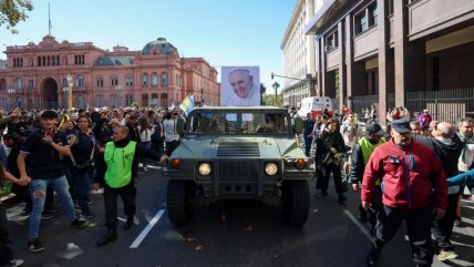   Con multitudinaria misa en Buenos Aires, argentinos homenajearon a Francisco 