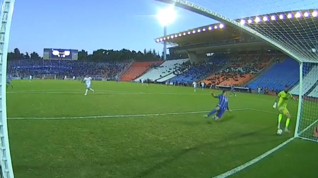 [VIDEO] ¡Osado! Arquero de Tucumán la sacó de la línea con un taco tras blooper ante Godoy Cruz