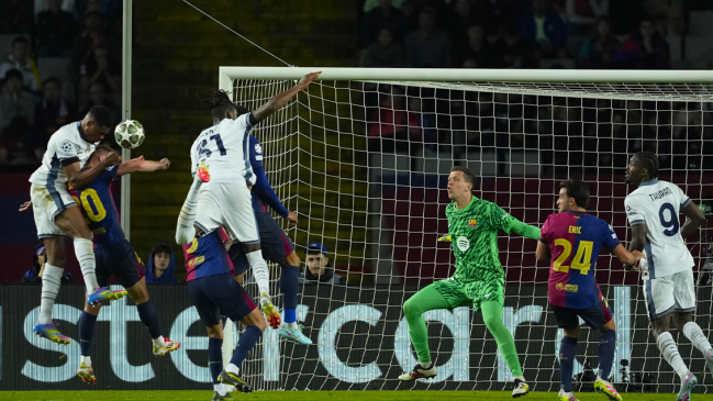 [VIDEO] Dumfries firmó un doblete para Inter, pero Sommer dio el empate a Barcelona con autogol